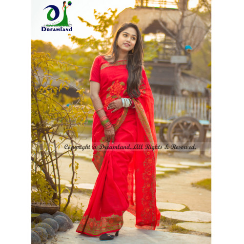 লাল শাড়ী